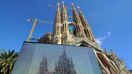 La consécration de la Sagrada Familia retransmise sur écran géant (AFP - LLUIS GENE)