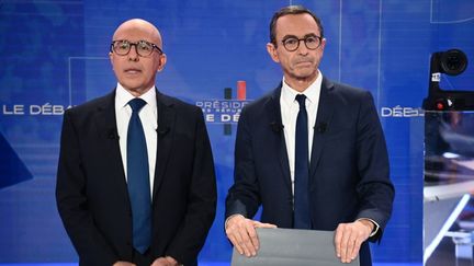 Eric Ciotti et Bruno Retailleau, lors de l'unique débat de la campagne interne pour la présidence des Républicains, diffusé sur LCI, le 21 novembre 2022. (CHRISTOPHE ARCHAMBAULT / AFP)