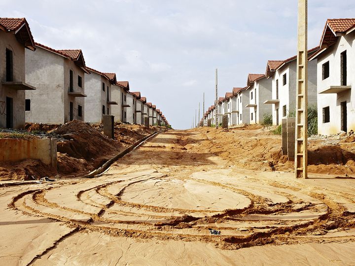 François-Xavier Gbré,&nbsp;"Cité Sinacaci #1, Akouédo, Cocody, Abidjan", 2013. (Courtesy of the artist and the Galerie Cécile Fakhoury (Abidjan, Dakar, Paris).)