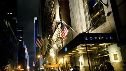 La fa&ccedil;ade de l'h&ocirc;tel Sofitel de New York (Etats-Unis), &nbsp;le 14 mai 2011. (STEPHEN CHERNIN / AFP)