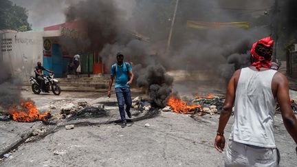 Des&nbsp;affrontements à Port-au-Prince (Haïti), le 13 juillet 2022. (RICHARD PIERRIN / AFP)