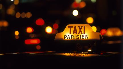 Les taxis parisiens redoutent la concurrence des voitures de tourisme avec chauffeurs (VTC)&nbsp;et des motos-taxis. (ONLY FRANCE / AFP)