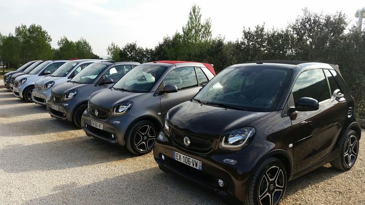 Les nouvelles Smart EQ, de petites électriques à l'assaut du marché. (SERGE MARTIN FRANCE INFO)