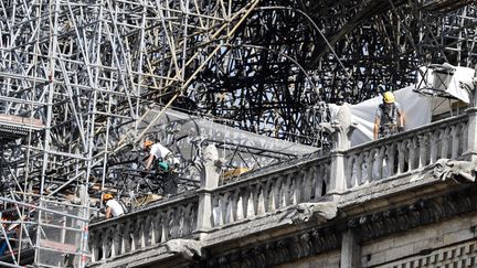 Les travaux de consolidation de Notre-Dame de Paris ont repris lundi 19 août 2019. (THOMAS SAMSON / AFP)