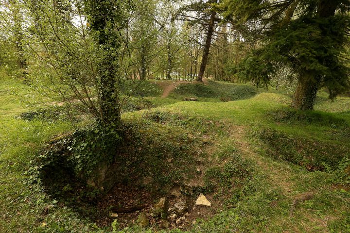 L'endroit où se trouvait l'église de l'ancien village de Craonne, détruit pendant la Première Guerre mondiale, près du Chemin des Dames. (FRANCOIS NASCIMBENI / AFP)