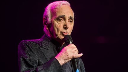 Charles Aznavour à Londres, au Royal Albert Hall, le 25 octobre 2013. (ANDY SHEPPARD / REDFERNS VIA GETTY IMAGES)