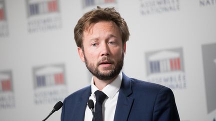 Le porte-parole du Parti socialiste, Boris Vallaud, explique pourquoi le groupe Nouvelle Gauche va déposer une motion de censure, avec les communistes et la France insoumise. (CHRISTOPHE MORIN / MAXPPP)