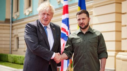 Le Premier ministre britannique Boris Johnson a rencontré le président ukrainien Volodymyr Zelensky, lors de sa visite à Kiev, le 17 juin 2022 (STR / UKRAINIAN PRESIDENTIAL PRESS-SER)