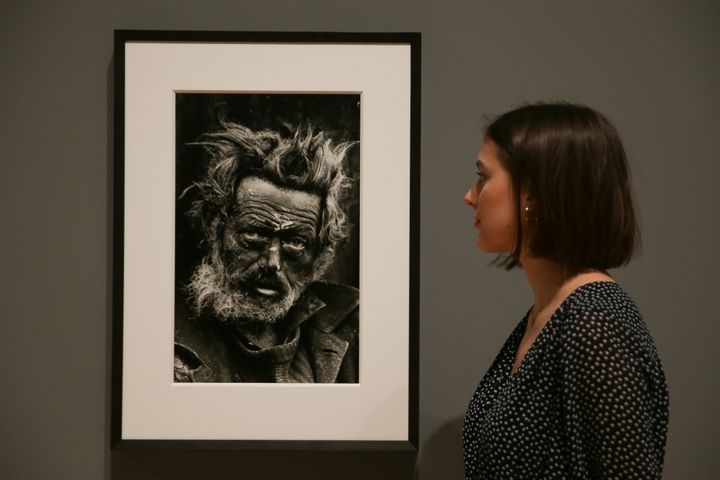 "Homeless Irishman, Spitalfields , London, 1970" du photographe britannique Don McCullin. Rétrospective du Tate Britain à Londres. 
 (Daniel LEAL-OLIVAS / AFP)