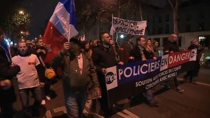 Manifestation de policiers aux Invalides, à Paris, le 13 décembre 2016.&nbsp; (FRANCE TELEVISIONS)