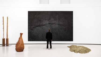 Vue de l’exposition "Arte povera", Bourse de commerce, Pinault Collection, Paris, 2024. (FLORENT MICHEL)