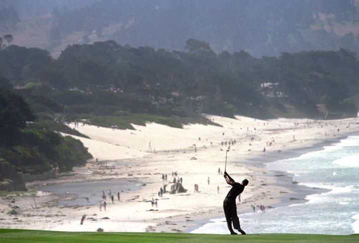 15 juin 2000. Le swing de Tiger Woods durant le 100e US Open à Pebble Beach en Californie.&nbsp; (JAMIE SQUIRE / GETTY IMAGES NORTH AMERICA)