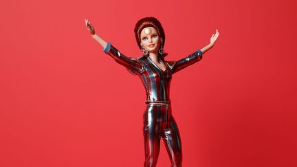 La poupée&nbsp;Barbie®&nbsp;collector en tenue de David Bowie commercialisée le 11 juillet 2019 par Mattel. (MATTEL)