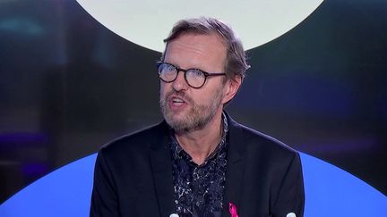 Pour la chronique culture du JT de 23h de France info, Michel Mompontet évoque la plus vieille émission diffusée à la radio, qui était consacrée à la musique, et dont la revue Classica rend hommage. (CAPTURE ECRAN / FRANCEINFO)