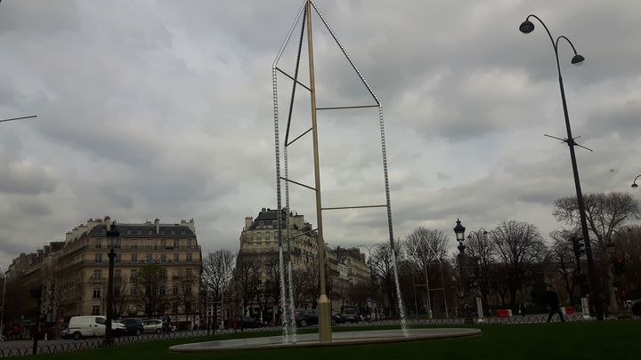 Les nouvelles fontaines sur les Champs-Elysées à Paris, ici le 20 mars 2019. (SEBASTIEN BAER / RADIOFRANCE)