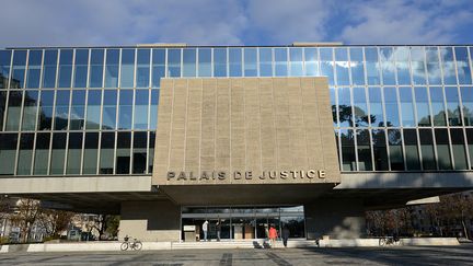 L'extérieur du tribunal d'Annecy (Haute-Savoie, le 27 novembre 2015.&nbsp; (JEAN-PIERRE CLATOT / AFP)