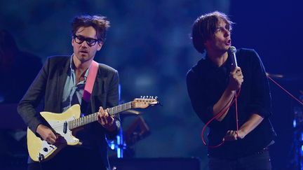 Laurent Brancowitz (à gauche) et Thomas Mars (à droite) lors d'un concert à Las Vegas, en septembre 2013. (ETHAN MILLER / GETTY IMAGES NORTH AMERICA)