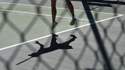 Dans l'ombre des stars du tennis, des joueurs et joueuses s'affrontent sur un circuit secondaire, organisé par la Fédération internationale de tennis (ITF).&nbsp; (Hortense Leblanc)