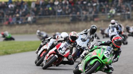 Championnat de France de superbike motos sr le circuit de Nogaro le 24 avril 2016. (SEBASTIEN LAPEYRERE / MAXPPP)