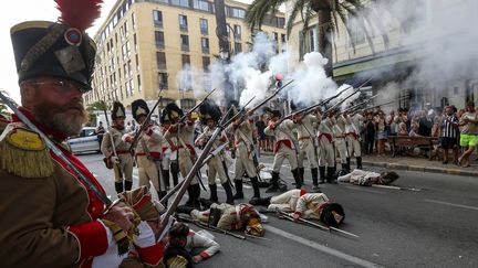 Des personnes déguisées en soldats impériaux lors des "Journée napoléoniennes" le 14 août 2018. (PASCAL POCHARD-CASABIANCA / AFP)