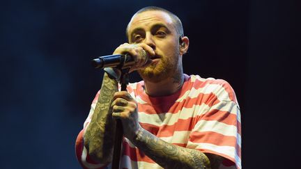 Le rappeur Mac Miller sur scène&nbsp;au Camp Flog Gnaw Carnival à Los Angeles, le 28 octobre 2017.&nbsp; (KEVIN WINTER / GETTY IMAGES NORTH AMERICA / AFP)