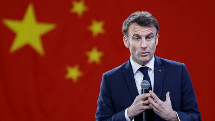 Emmanuel Macron prononce un discours à l'université Sun Yat-sen, à Guangzhou (Chine), le 7 avril 2023. (LUDOVIC MARIN / AFP)