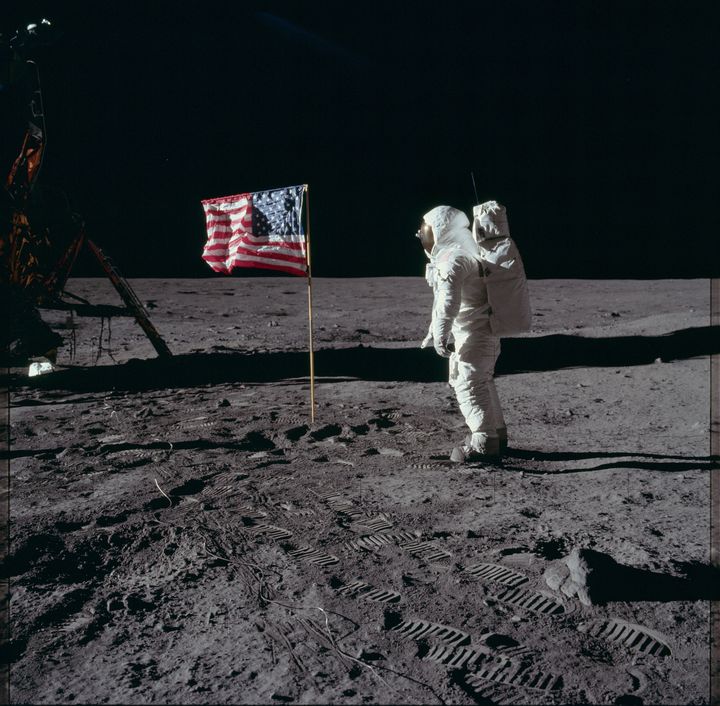 Un astronaute de la mission Apollo 11 sur la Lune, le 20 juillet 1969. (NASA / FLICKR.COM)