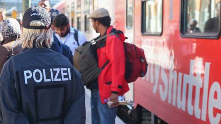 Des policiers en poste &agrave; Passau (Allemagne), le 21 septembre 2015. (CITIZENSIDE.COM / FRANK BIETAU / AFP)