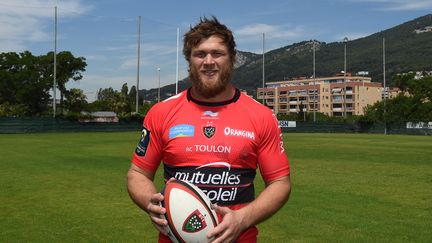  Duane Vermeulen sous ses nouvelles couleurs, lors de sa présentation ce matin (BORIS HORVAT / AFP)