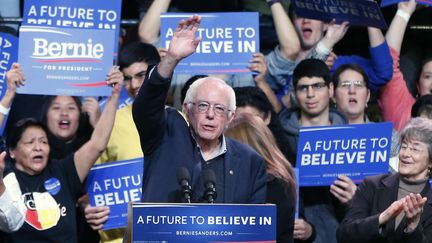 Bernie Sanders, candidat aux primaires démocrates, lors d'un meeting à Duluth (Etats-Unis), le 26 janvier 2016. (JIM MONE / AP / SIPA)