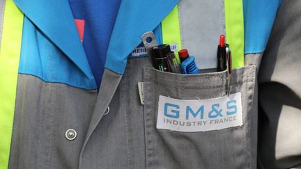 La poche d'une blouse d'un salarié de l'équipementier automobile GM&amp;S. (LUDOVIC MARIN / AFP)