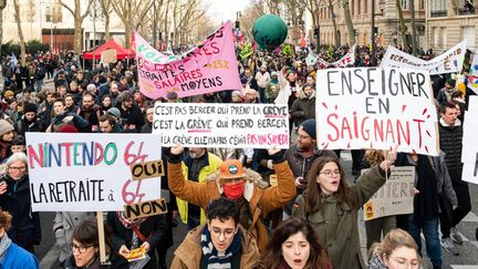 A Paris, gamers, fans de Renaud et enseignants ont visiblement défilé côte à côte. (SAMUEL BOIVIN / NURPHOTO / AFP)