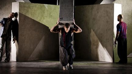 Puz/zle de Sidi Larbi Cherkaoui à la carrière de Boulbon
 (Christophe Raynaud de Lage / Festival d&#039;Avignon)