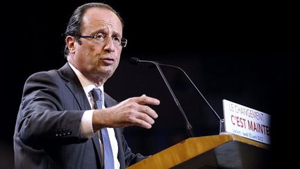 Le candidat socialiste &agrave; la pr&eacute;sidentielle, Fran&ccedil;ois Hollande, en meeting &agrave; Lorient (Morbihan), le 23 avril 2012. (JEAN-SEBASTIEN EVRARD / AFP)