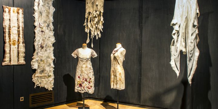 Exposition "Voyages au bout du feutre" : plusieurs vêtements
 (Daniel Ulmer )