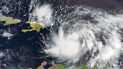 Une image satellite d'Isaac, le 24 ao&ucirc;t 2012. (AFP / EUMETSAT)