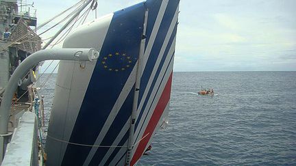 Une partie de l'avion repêchée par la marine brésilienne en juin 2009.&nbsp;&nbsp; (HO / BRAZILIAN NAVY)