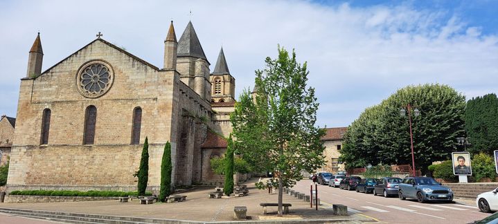 La place Lénine à Saint-Junien (Haute-Vienne), le 90 juillet 2024. (RAPHAEL GODET / FRANCEINFO)