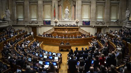 Portugal : des milliers de manifestants devant le Parlement