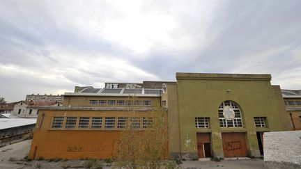 Les anciens abattoirs de Marseille (Bouches-du-Rh&ocirc;ne), photographi&eacute;s le 22 novembre 2011 dans le quartier Saint-Louis, o&ugrave; doit se construire la future grande mosqu&eacute;e de la ville. (BORIS HORVAT / AFP)