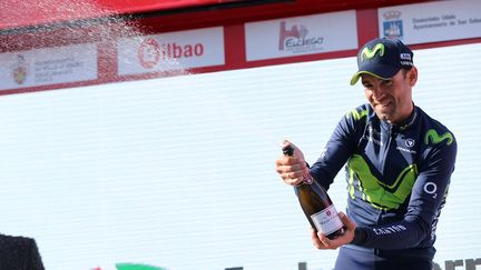 Alejandro Valverde truste inlassablement les podiums en ce début de saison 2017...et boit donc beaucoup de champagne ! (CESAR MANSO / AFP)