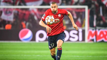 Burak Yilmaz lors de Lille-Salzbourg en Ligue des champions le 23 novembre 2021 au stade Pierre-Mauroy. (MATTHIEU MIRVILLE / DPPI via AFP)