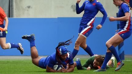 Les Bleues se sont imposées largement lors du match-test face à l'Afrique du Sud, le 6 novembre 2021 au stade de la Rabine à Vannes. (JEAN-FRANCOIS MONIER / AFP)