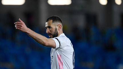 Le footballeur Karim Benzema lors du match Real Madrid CF contre Sevilla FC, le 9 mai 2021, à Madrid (Espagne). (PIERRE-PHILIPPE MARCOU / AFP)