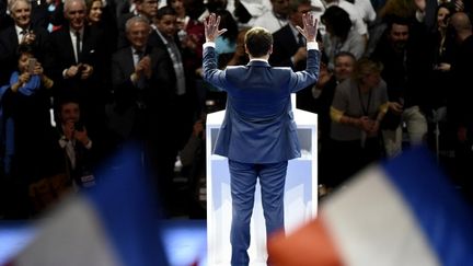 Passage à l’offensive : Emmanuel Macron tient le décompte, dénouement dans 75 jours. (JEAN-PHILIPPE KSIAZEK / AFP)