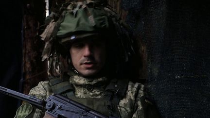 Ukraine : dans les tranchées de l'armée à la frontière avec la Russie