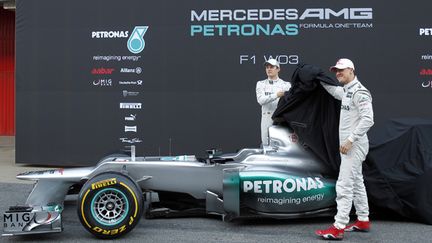 La Mercedes W03 dévoilée par Michael Scumacher et Nico Rosberg