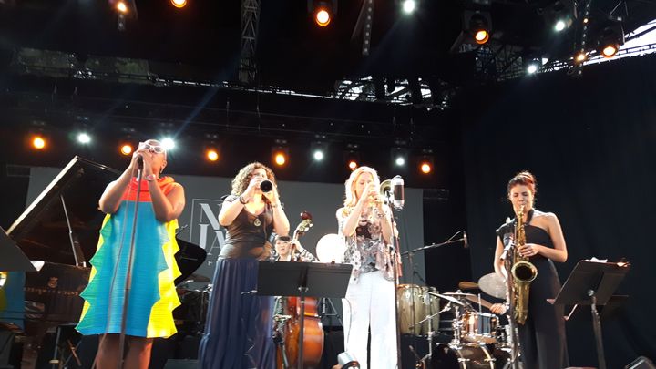 Le groupe "Woman to Woman",&nbsp;sur la scène du&nbsp;Nice jazz festival. (ANNE CHEPEAU / RADIO FRANCE)