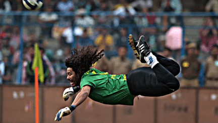 Le gardien colombien René Higuita restera dans les annales du football pour son arrêt inédit baptisé "le coup du scorpion".