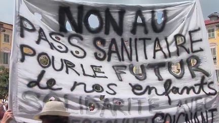 Manifestations anti-pass sanitaire : quels sont les profils des opposants ?